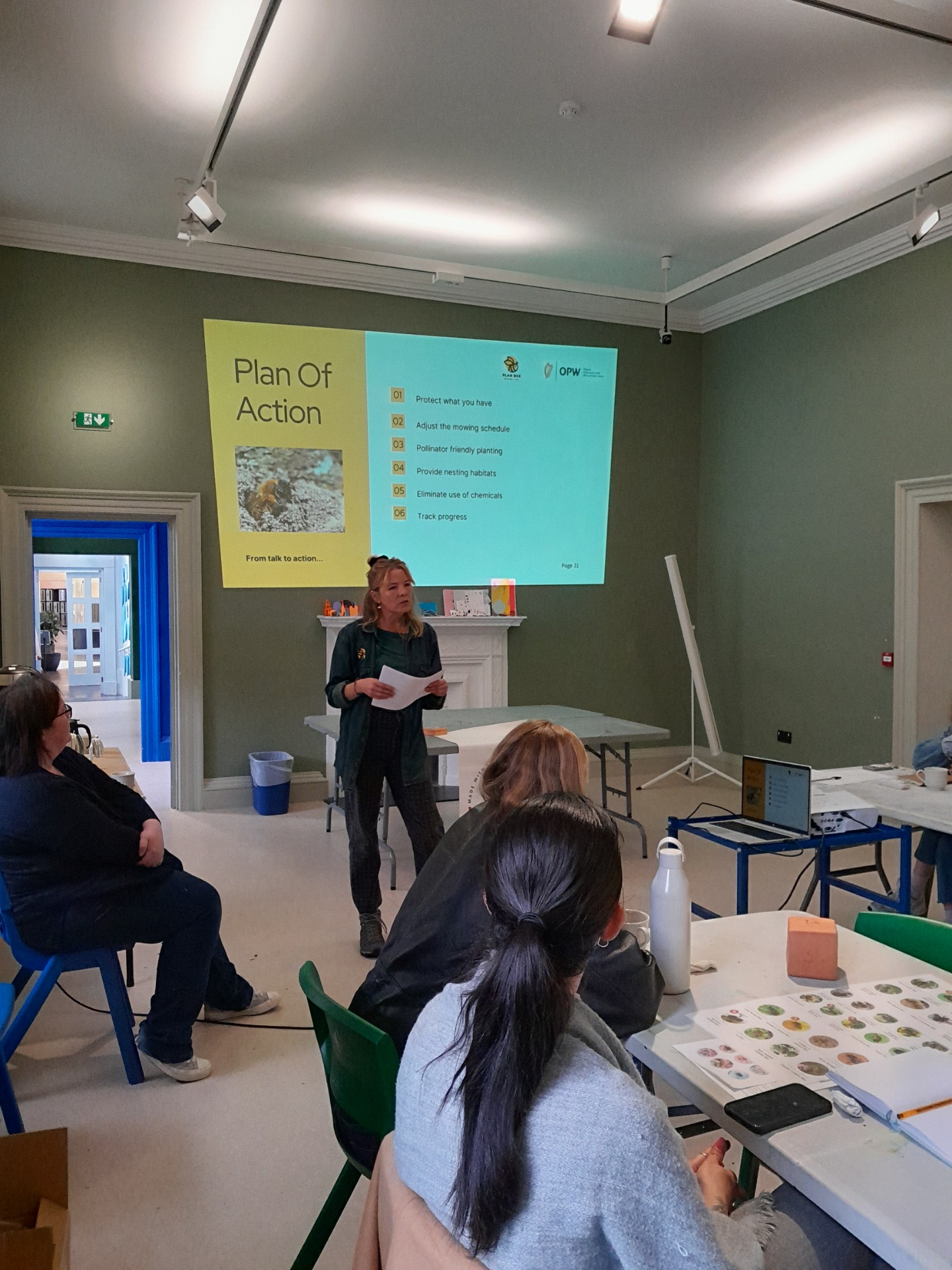 We ran a workshop for the OPW at the Royal Hospital Kilmainham. In the classroom, 24 gardeners and staff learned about Ireland’s wild bees. Later, we carried out a FIT Count in smaller groups spread out across the gardens.